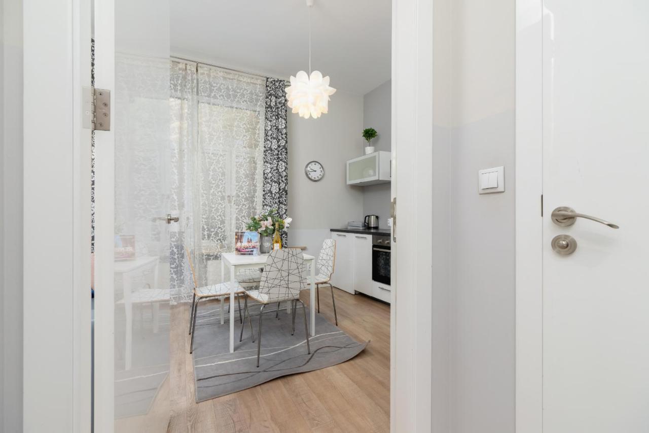 Central Planty Park Apartment Lobzowska By Noclegi Renters Krakkó Kültér fotó