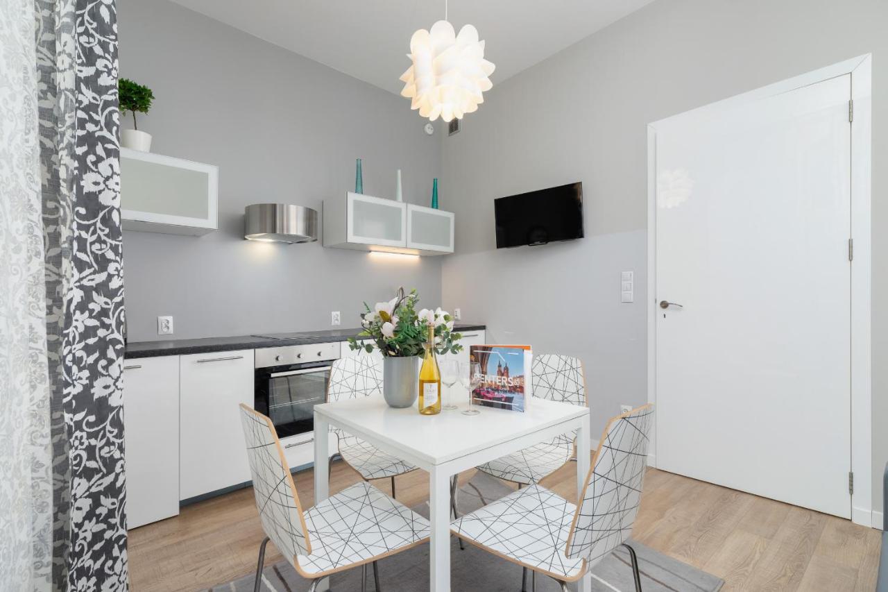 Central Planty Park Apartment Lobzowska By Noclegi Renters Krakkó Kültér fotó